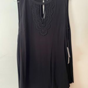 Sleeveless black tunic with crochet black trim.